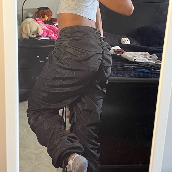 Petite black ruched cargo pants - Picture 6 of 6